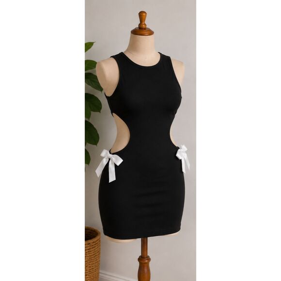 Soly Hux Dresses & Skirts - SOLY HUX Women's Cutout Bodycon Mini Dress Black Sleeveless White Bow Accent